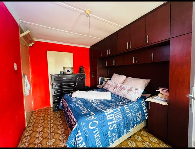 3 BEDROOM SEMI DETACHED FOR SALE IN NEWLANDS EAST